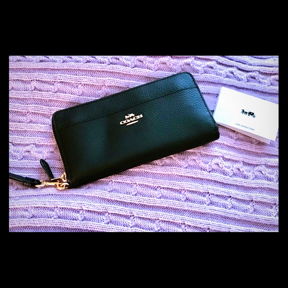 Black Leather Coach Wallet With Wrist Strap - NWOT